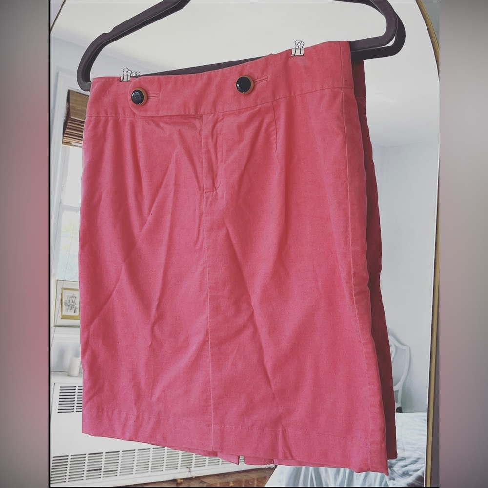 Vineyard Vines Velvet Pink Pencil Skirt 
with Blue and Gold Buttons Size 4